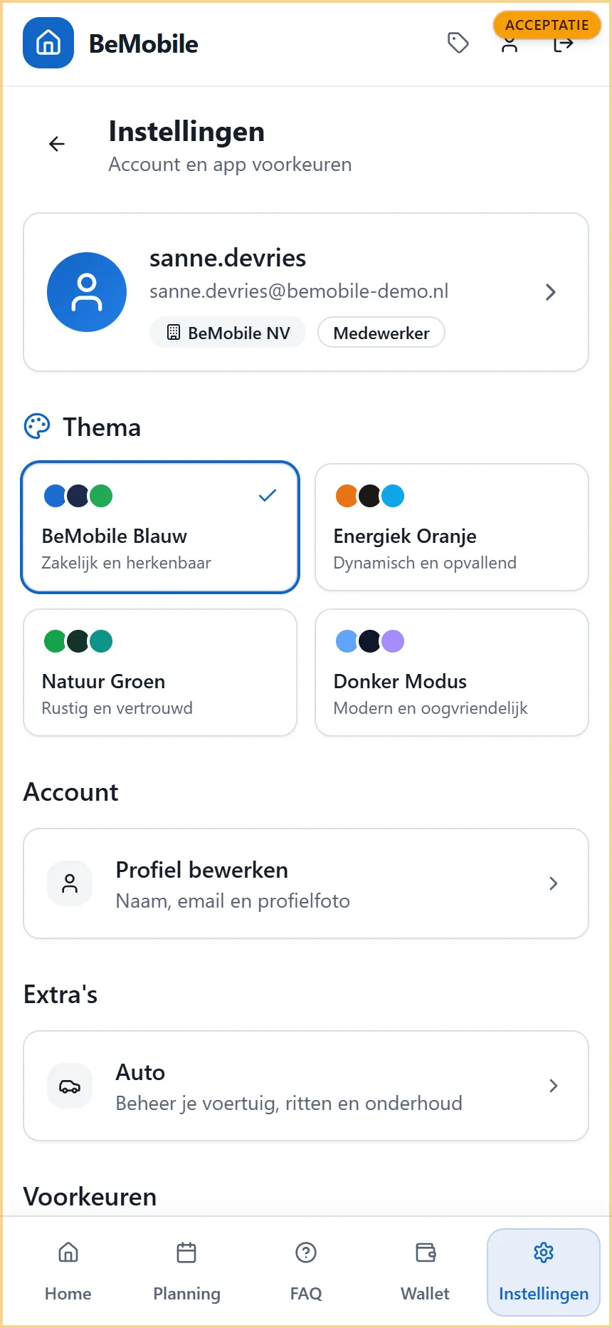 Het scherm Instellingen met de themakeuze, de secties Account en Extra's en het begin van Voorkeuren
