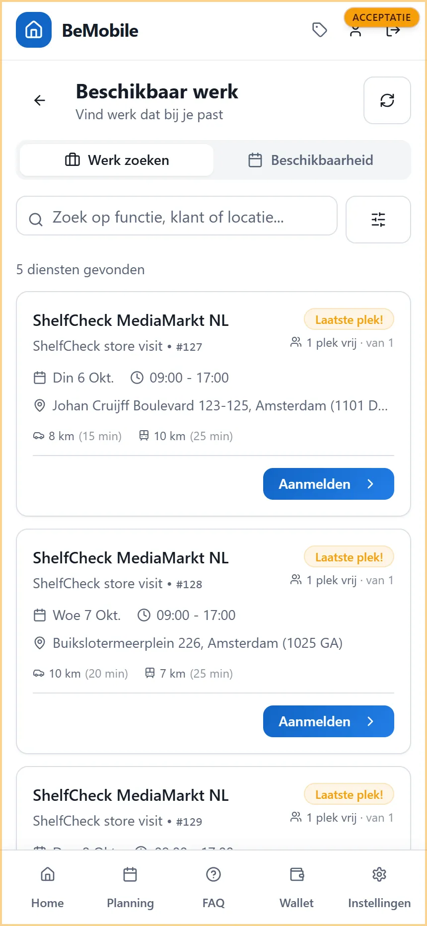 Het scherm Beschikbaar werk met vijf open diensten, elk met datum, tijd, adres, reisafstand en de knop Aanmelden