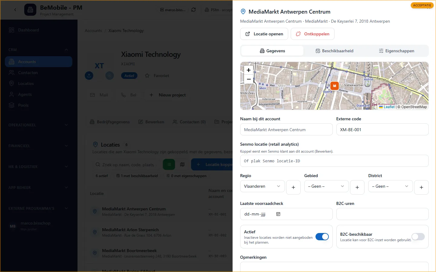 Het tabblad Locaties van een account met de lijst en het detailpaneel met de tabs Gegevens, Beschikbaarheid en Eigenschappen
